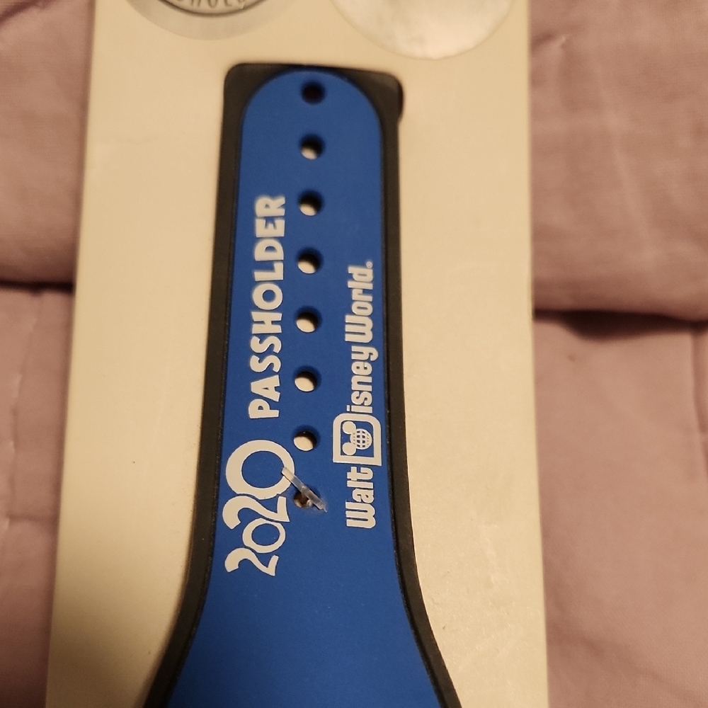 Walt Disney World 2020 Passholder  MagicBand 1st Generation Limited Edition - Picture 3 of 6